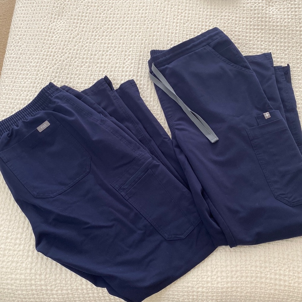 EUC Figs Yola navy scrubs